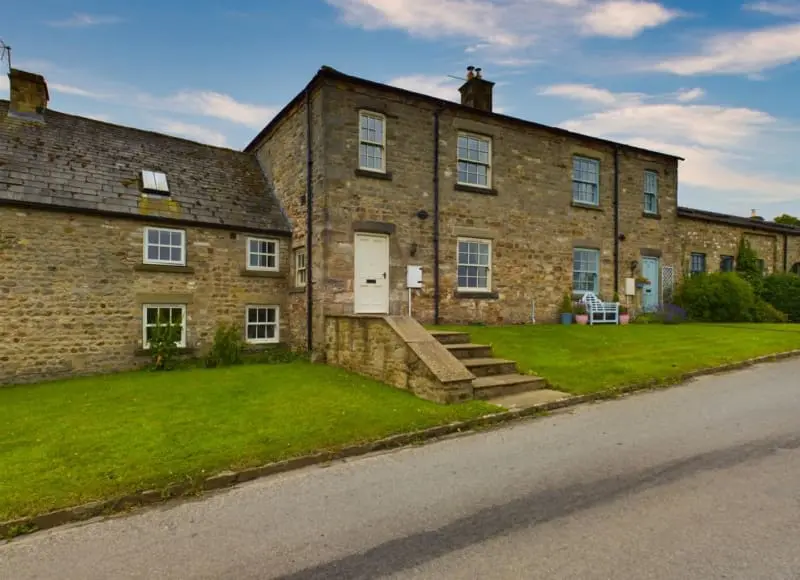 4 West Courtyard, Hornby, Bedale DL8 1DG