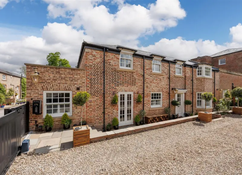 Dinsdale House, 4 Dinsdale Hall, Middleton St. George, Darlington DL2 1UB