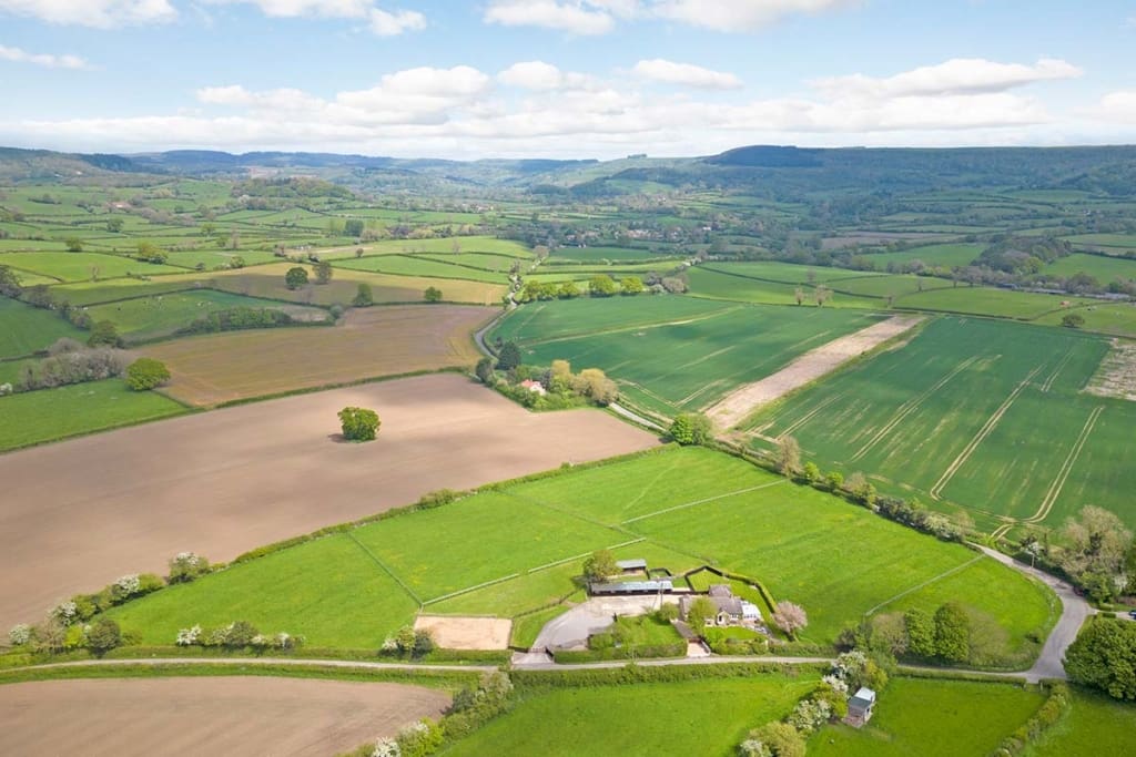 Superb seven stable equestrian property with Sutton Bank views GSC Grays