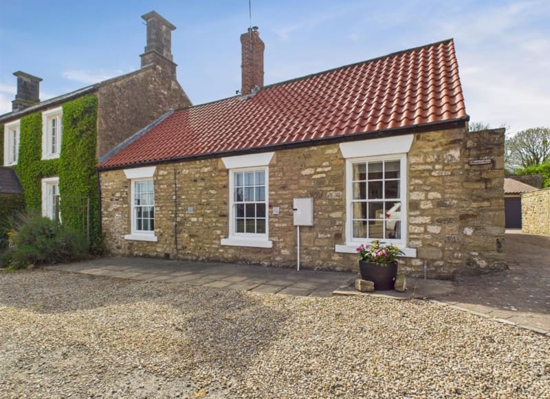 Hunters End, Summerhouse